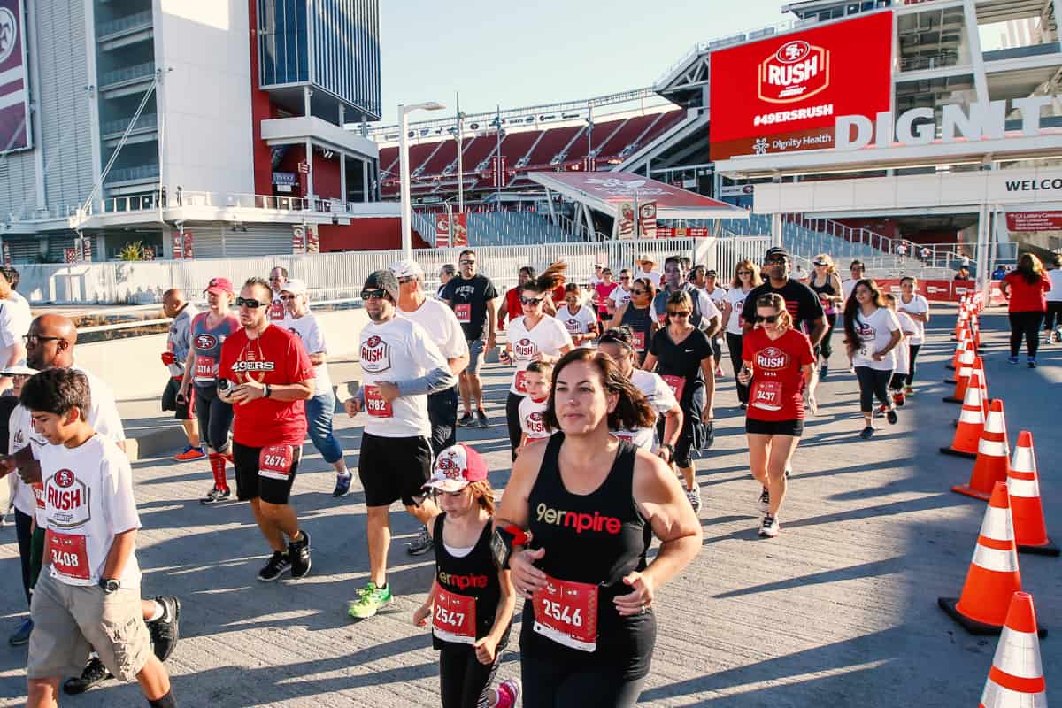 Participants set off from the starting line at the 2019 Golden Heart Run.